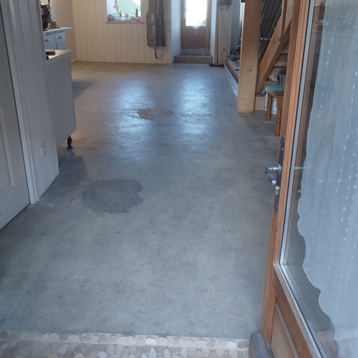 Pose de carrelage Grenoble avant projet du salon dans une maison